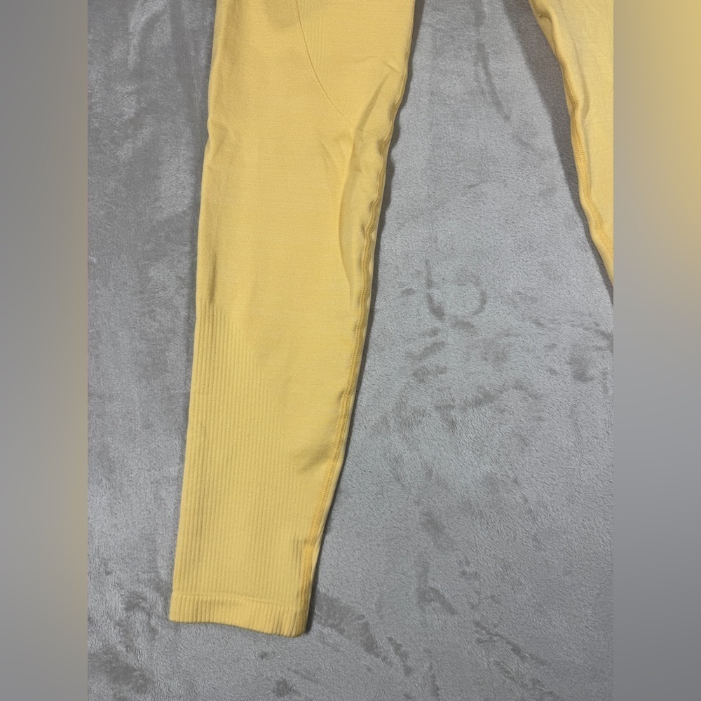 Alphalete Butter Yellow Surge Athletic Gym Leggings Size Medium - Picture 3 of 15